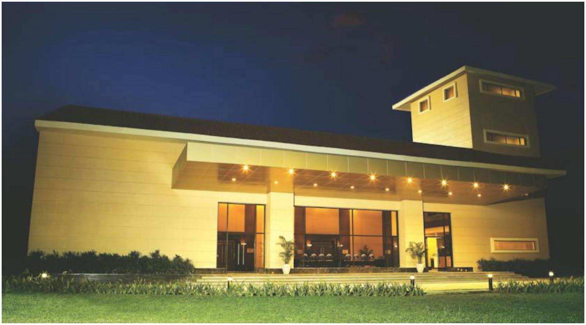 होटल The Retreat & Convention Centre Mumbai