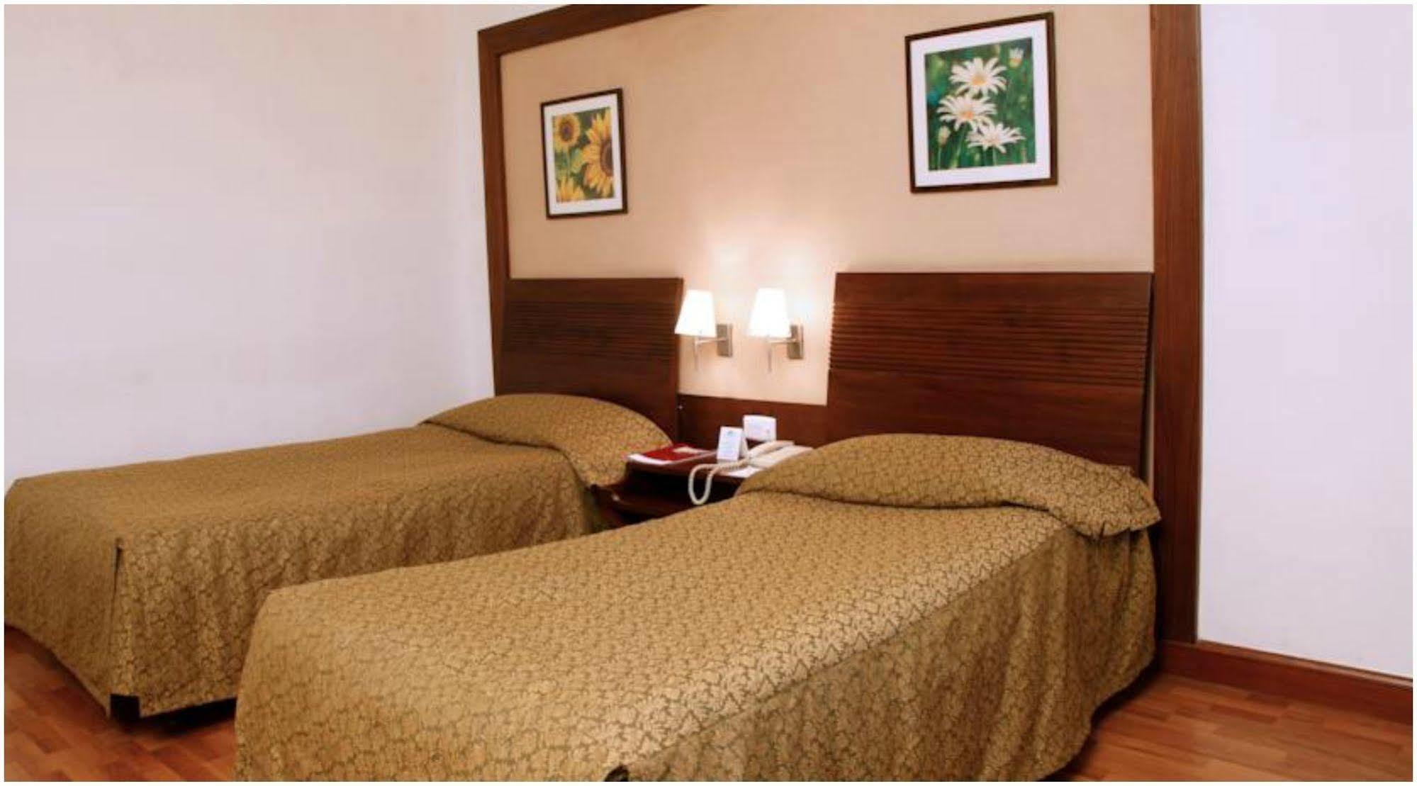 होटल The Retreat & Convention Centre Mumbai